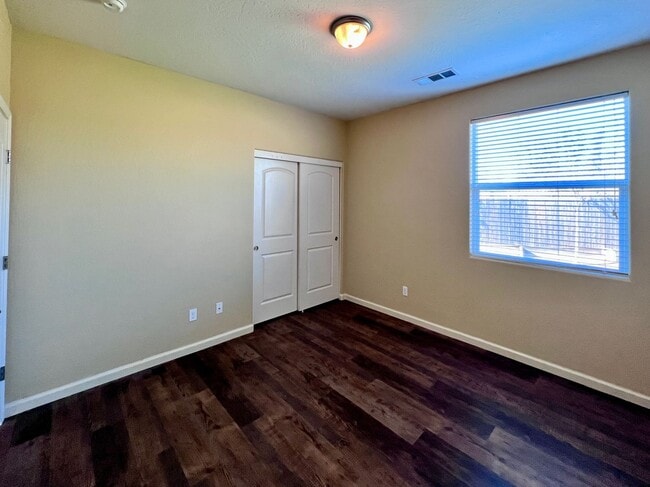 Building Photo - $2,695 Church & Clovis Ave., 4 Bedroom House - Edna Ave. Fresno / Energy Efficient