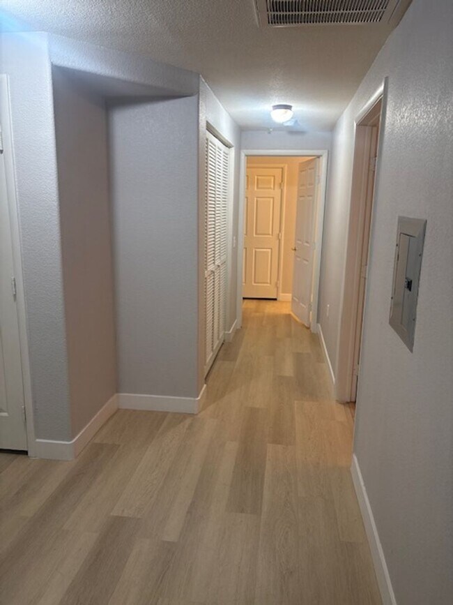 Building Photo - Downstairs unit with 3 bedroom and with two baths