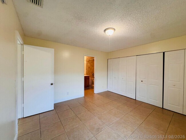 Building Photo - 7 Crossings Cir