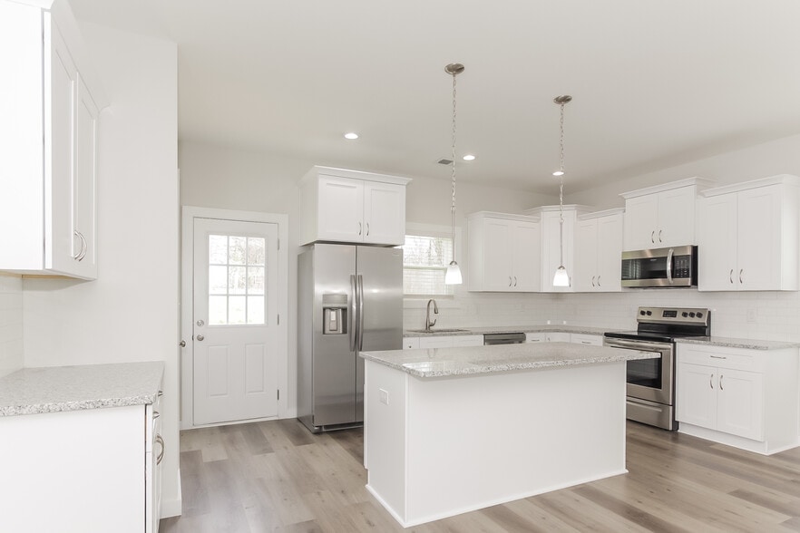 Building Photo - 3028 Celia Ave