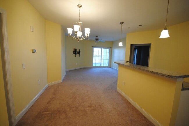 Building Photo - 200 Gateway Condos Dr