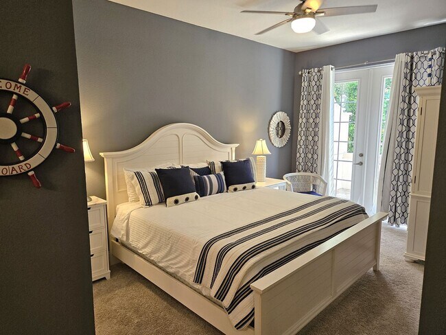 Building Photo - Seasonal Short-Term 2 Bedroom, 2.5 Bath Multi-Level Condo with Balcony and Patio located on Venic...