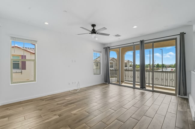 Building Photo - *Like Brand New Luxurious Modern 3 Bedroom 2 Bath Townhome in Warner Meadows!**