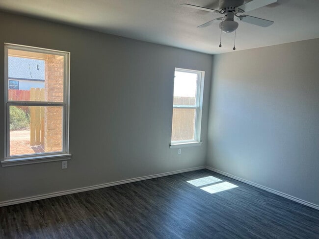 Building Photo - 7441 4th St