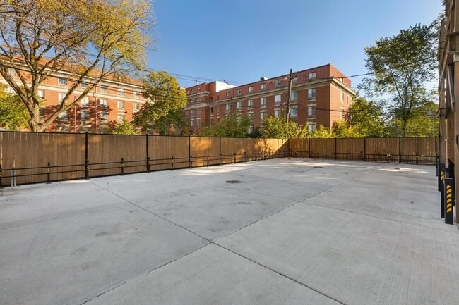 Building Photo - 444 E 48th St