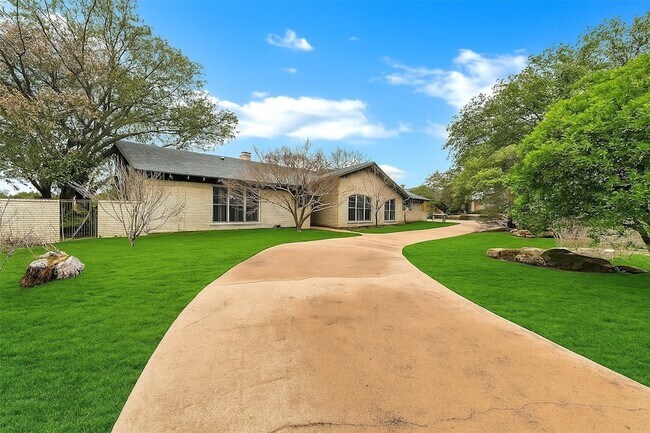 Primary Photo - 26 Bounty Rd E