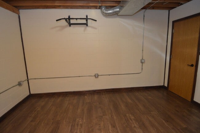 Building Photo - 2 Bed + Den, 2.5 Bathroom Townhouse for Rent