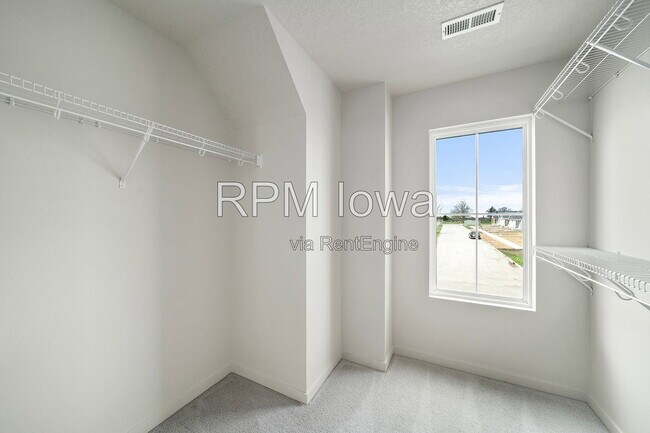 Building Photo - 329 Freedom Wy