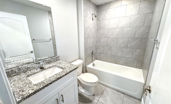 Building Photo - 518 Bristol Cir