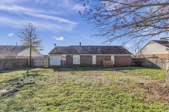 Building Photo - 10212 Oak Leaf Dr