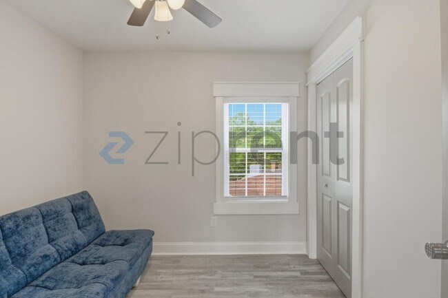 Building Photo - 413A Cecil St