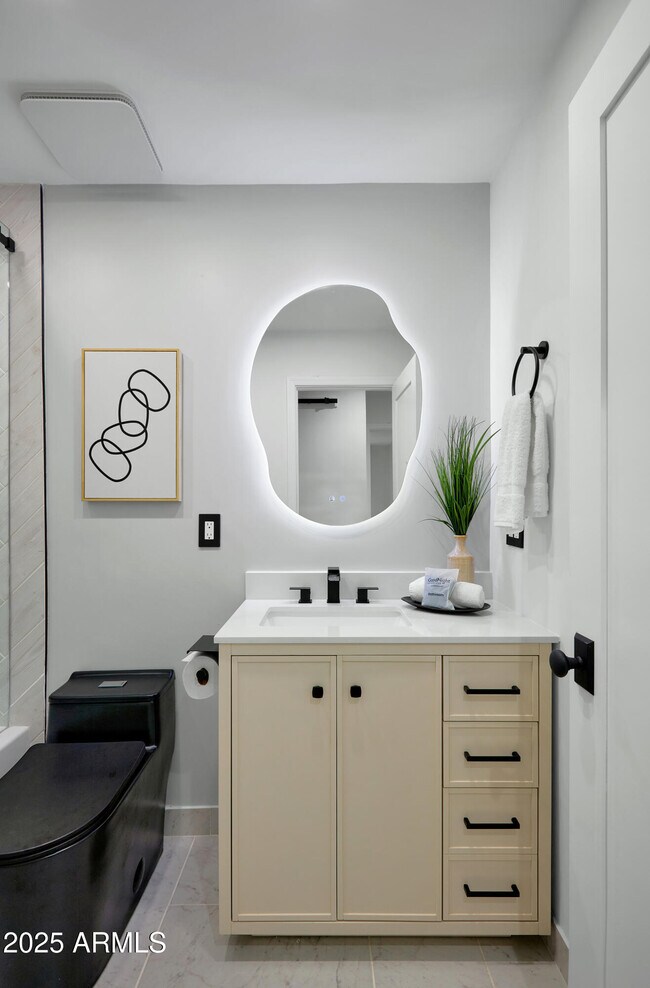 Building Photo - 7320 E Latham St