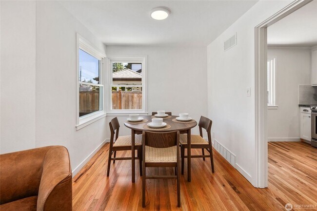 Building Photo - 2bd/1.75ba Seattle Condo