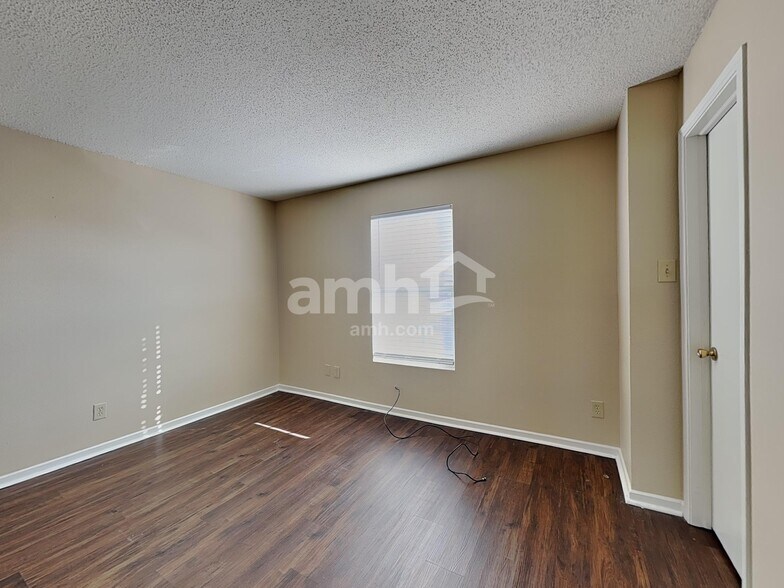 Building Photo - 1545 Fortner Dr