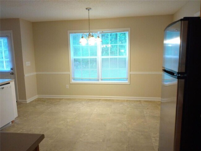 Building Photo - 131 Peachtree Glen Dr