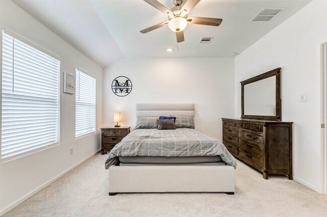 Building Photo - 27210 Woodridge Gln Dr