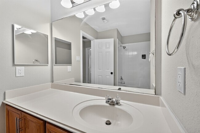 Building Photo - 16602 Pademelon Dr
