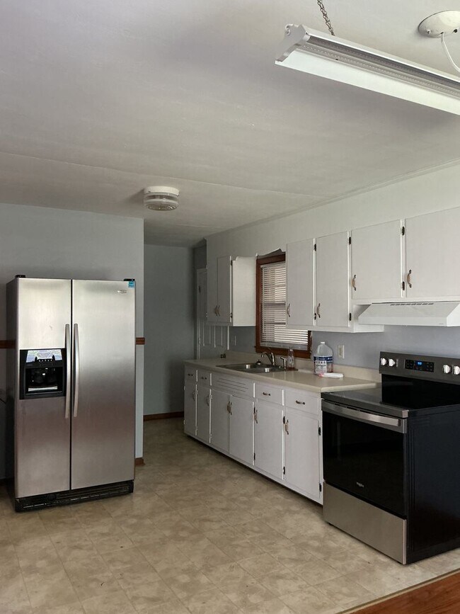 Building Photo - Audubon Dr-- 2 Bedroom 1 Bath Single family home