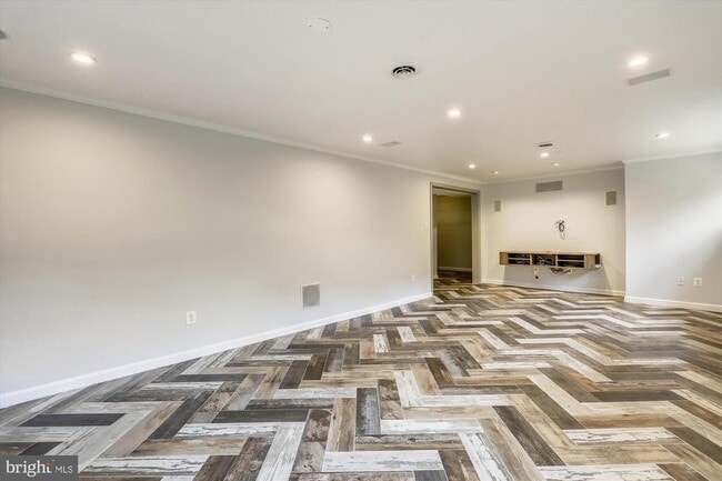 Building Photo - 5511 Huntington Pkwy