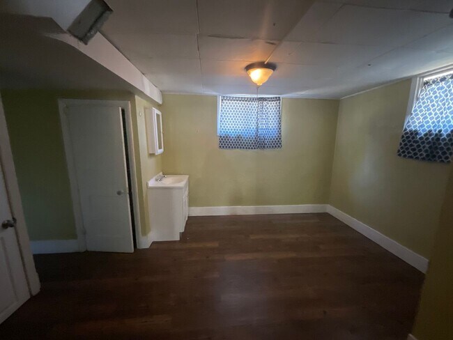 Building Photo - COLLEGE PRE-LEASING