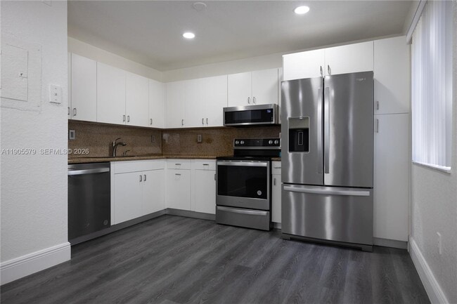 Building Photo - 15330 SW 134th Pl