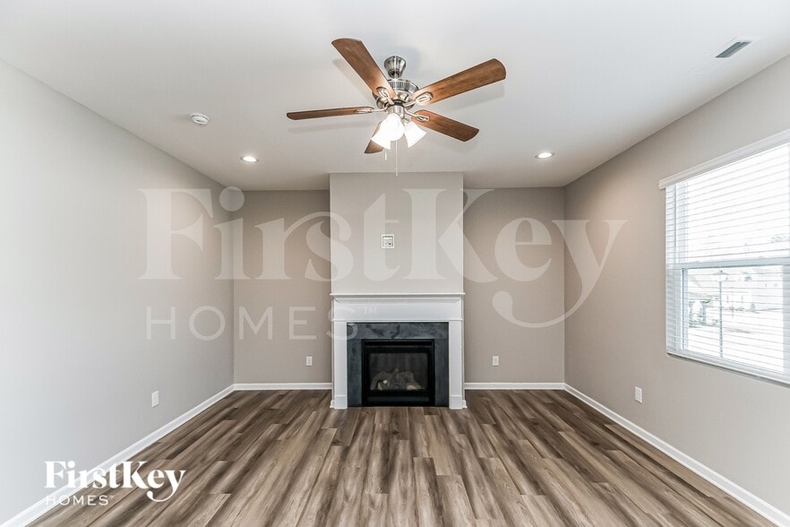 Building Photo - 501 Rain Drizzle Ct