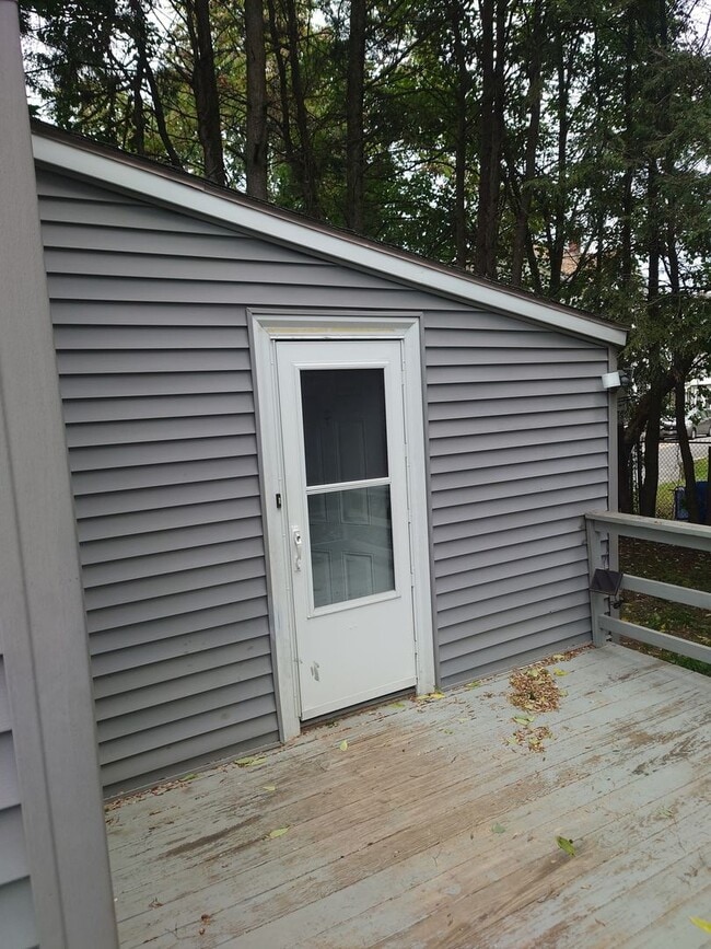 Building Photo - 2 Bedroom Single Cottage Family Home in Wo...