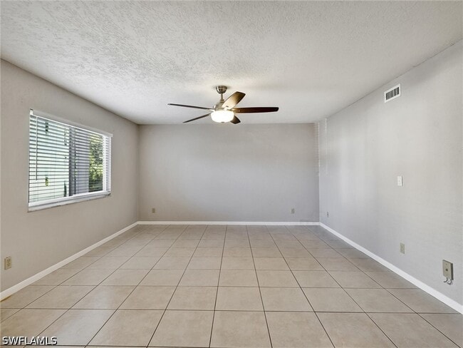 Building Photo - 4621 Bayshore Dr