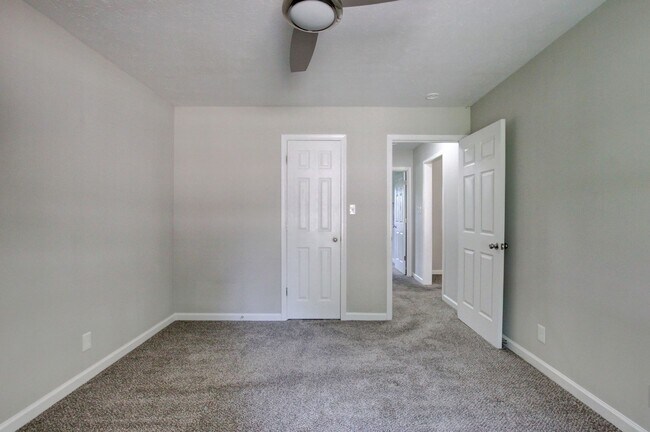 Building Photo - Updated 3bed 2 bath in St B with SEPARATE WORKSHOP around back.