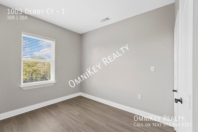 Building Photo - 1003 Debby Ct