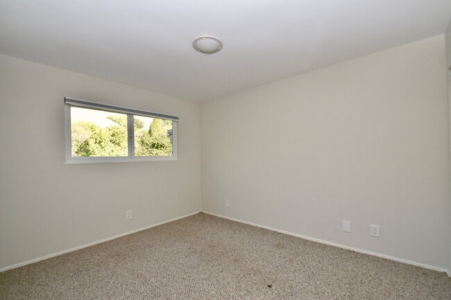Building Photo - Pleasant Valley Condo with Recent Upgrades...