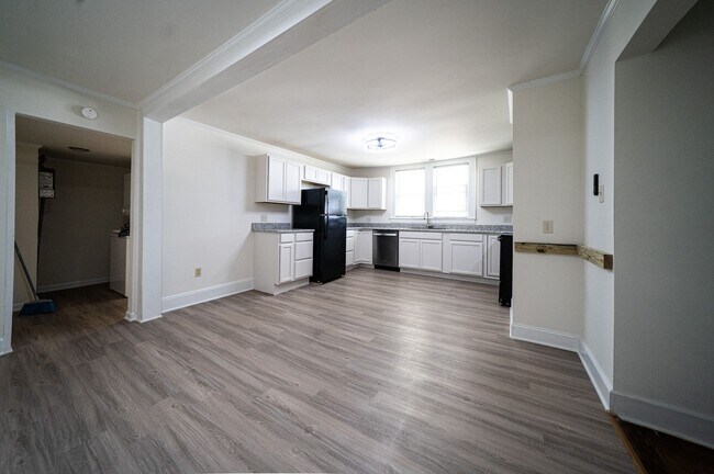 Building Photo - $250 Mo Off Special - Historic area - China Grove- 1 bed,1bath Unit