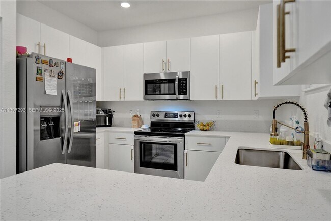 Building Photo - 250 SW 159th Ct