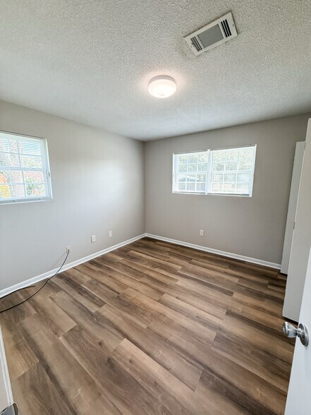 Building Photo - 128 Barnesdale Dr