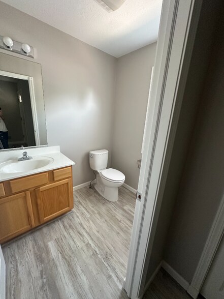 Building Photo - 4033 Sherwood Forest Dr