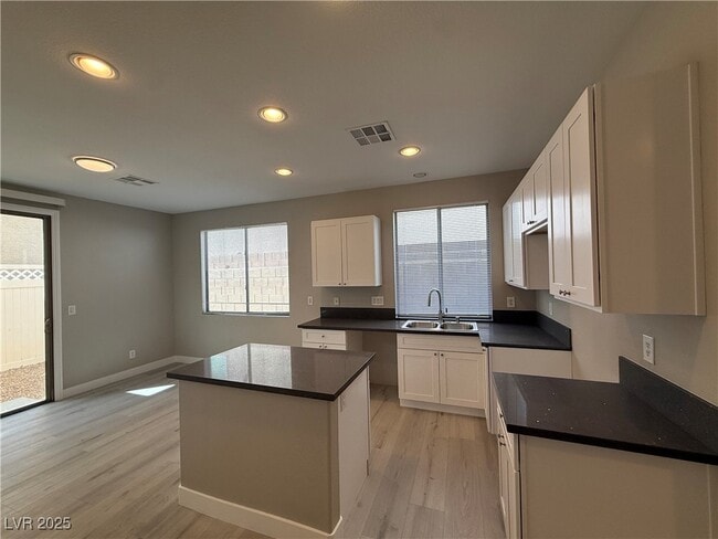 Building Photo - 8181 Altamont Ridge St