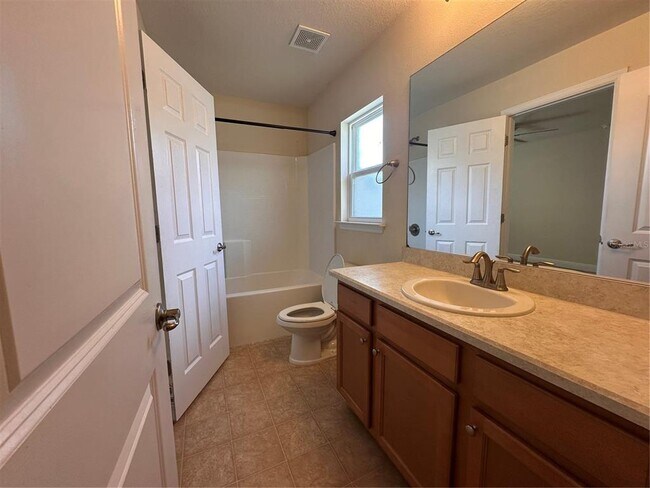 Building Photo - 402 Edith Dr