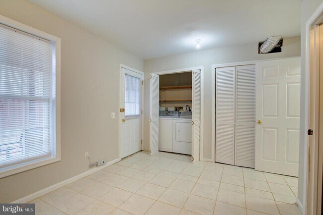 Building Photo - 4009 Timber Oak Trl