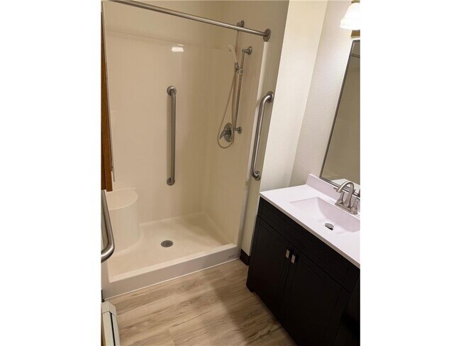 Building Photo - 609 Main St S