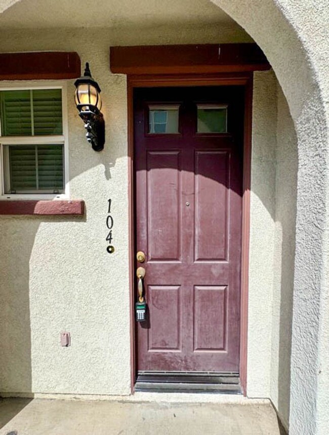 Building Photo - 3 bedroom Murrieta Condo in the gated Will...