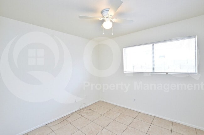 Building Photo - 4265 E Vineyard Rd