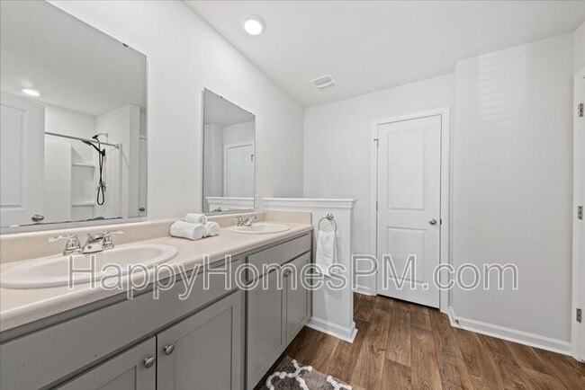 Building Photo - 4698 Palm View Cir