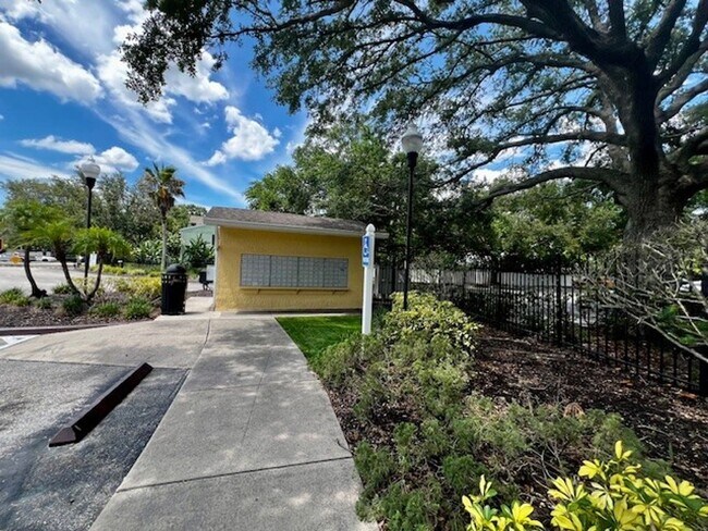 Building Photo - MOVE IN NOW!! Gated community Miriada! 1st floor 1X1.5 bath condo near pool area!!! Laminate wood...