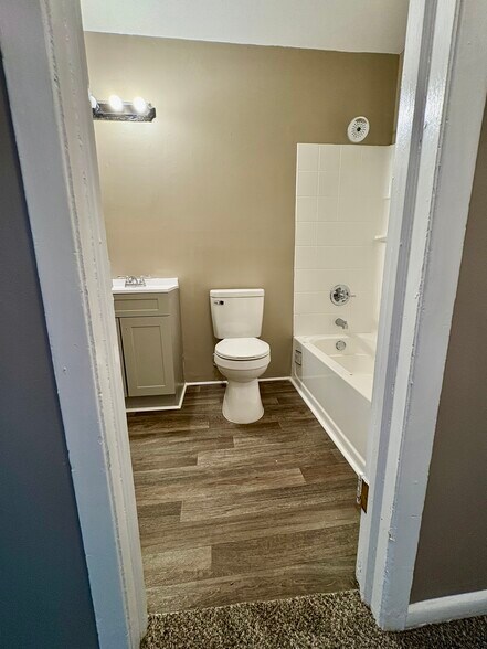 Building Photo - 3330 Karian Dr