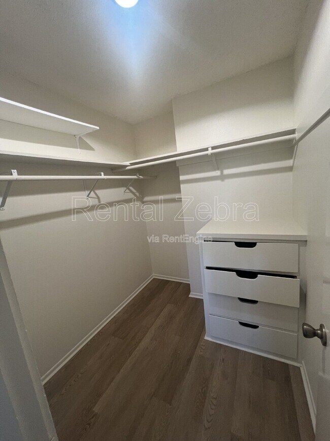 Building Photo - 1420 Southwest Blvd