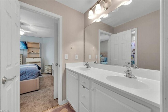 Building Photo - 101 Yacht Ct