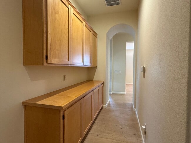 Building Photo - Skyhawk Single Level Beauty