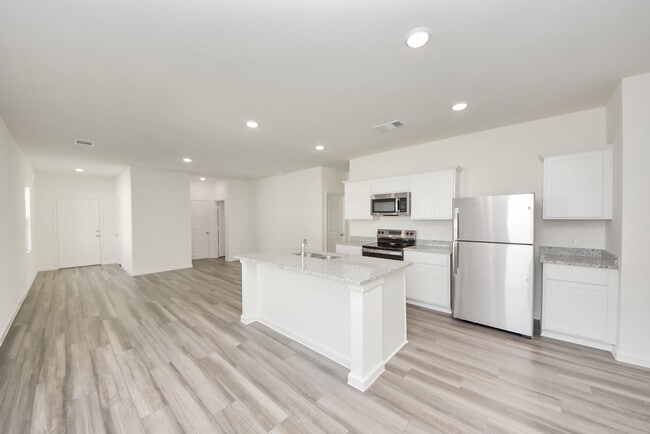 Building Photo - 31035 Gayle Prairie Oaks St