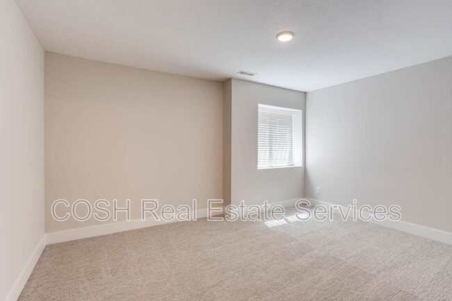 Building Photo - 8441 W 37th Ct N