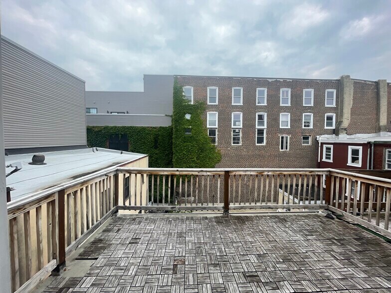 outdoor balcony (3rd floor) - 1507 N Hancock St